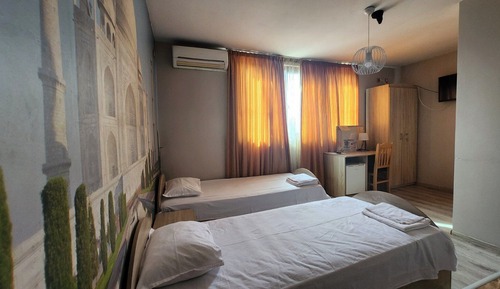 Habitación básica con 1 cama doble o 2 individuales