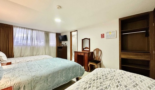 Habitación triple, baño privado