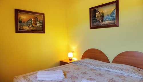 Habitación clásica con 1 cama doble o 2 individuales, vistas a la colina