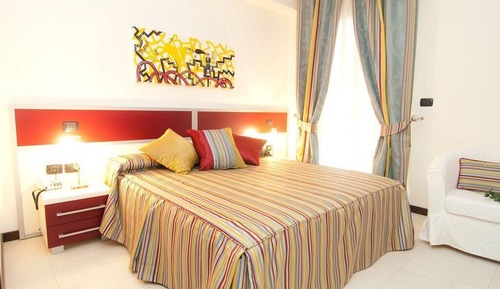 Habitación básica con 1 cama doble o 2 individuales