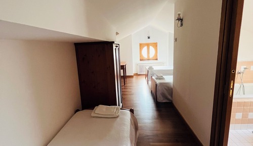 Habitación triple estándar, vistas a la colina