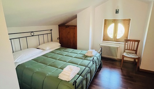 Habitación triple, vistas a la colina