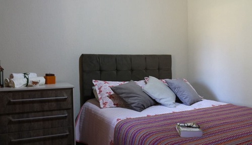 Chalet familiar, 1 cama de matrimonio con sofá cama, cocina básica, vistas al jardín