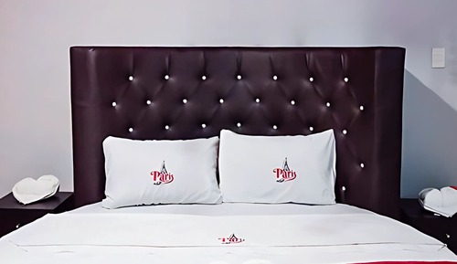 Habitación con 1 cama doble o 2 individuales, 1 cama doble, baño privado