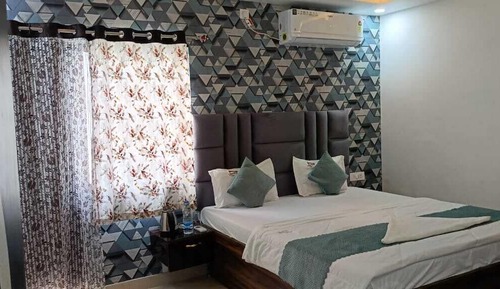 Habitación familiar con 1 cama doble o 2 individuales, vistas al jardín