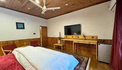 Deluxe Double or Twin Room