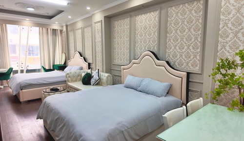 Habitación clásica con 2 camas individuales, balcón, vistas a la ciudad