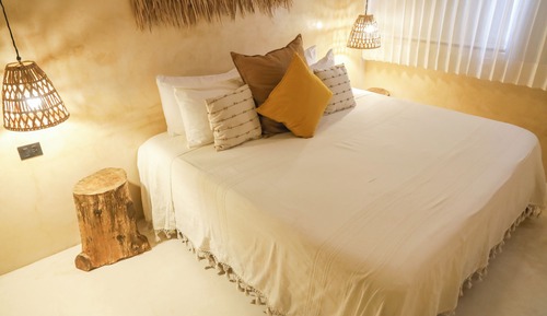 Habitación Deluxe doble, 1 cama de matrimonio grande, frigorífico, vistas a la piscina