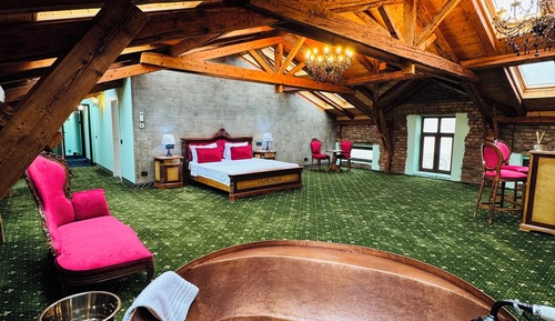 Loft romántico, 1 cama de matrimonio grande con sofá cama, Servicio de limpieza, vistas a la ciudad