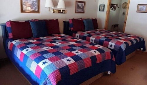Habitación individual estándar, 2 camas de matrimonio, no fumadores, vistas a la montaña