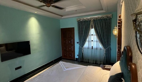 Habitación doble superior, 1 cama de matrimonio grande, vistas a la ciudad