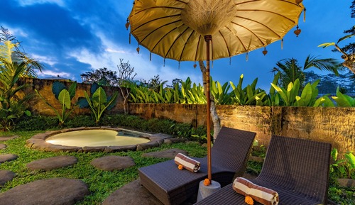 Villa de lujo, 1 cama de matrimonio grande, piscina privada, vistas al jardín