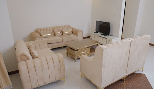 Apartamento familiar, 3 habitaciones, balcón, vistas a la ciudad