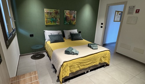 Habitación triple, baño privado (Camera Verde)