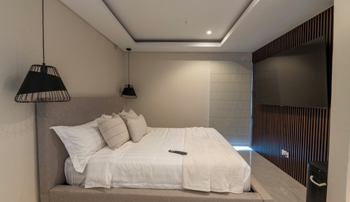 Suite estudio Deluxe, 1 cama de matrimonio grande, cocina básica, vistas a la piscina
