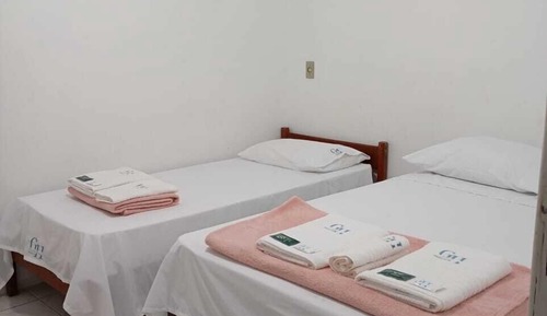 Apartamento básico, vistas al patio, entresuelo