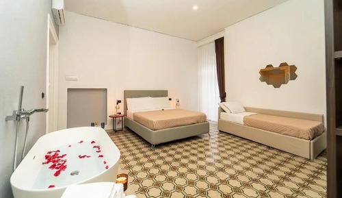 Habitación cuádruple Deluxe, balcón, vistas a la ciudad