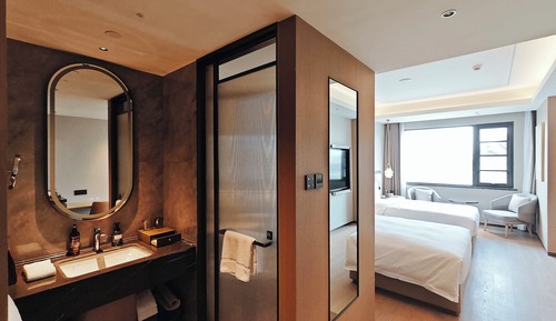 Habitación superior con 2 camas individuales, vistas a la ciudad