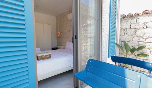 Habitación superior, balcón, vistas al jardín