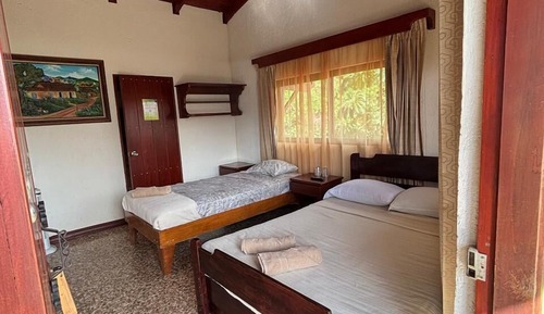 Habitación triple familiar, vistas al jardín