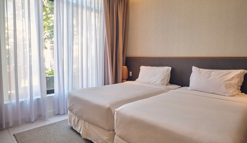 Villa familiar, 2 habitaciones, piscina privada, vistas al jardín