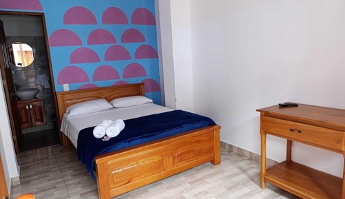 Habitación básica doble, 1 cama de matrimonio, no fumadores, patio