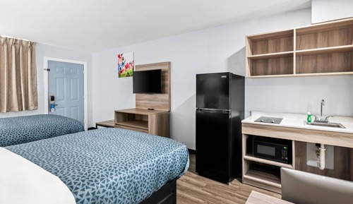 Habitación estándar doble, 2 camas dobles, no fumadores (Efficiency)