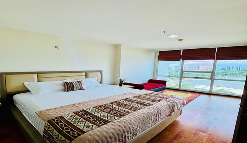 Apartamento Deluxe, 1 habitación, balcón, vistas a la ciudad