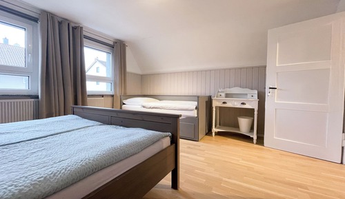 Habitación estándar con 1 cama doble o 2 individuales, vistas al jardín