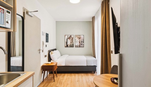 Single Suite with Balcony