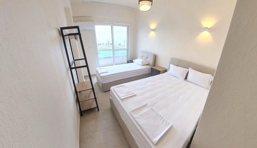 Habitación triple estándar, balcón, vistas al mar