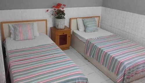 Habitación estándar con 1 cama doble o 2 individuales, vistas al jardín