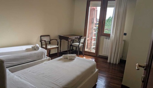 Habitación económica, balcón, vistas a la ciudad
