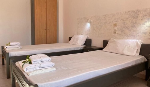 Habitación triple básica, no fumadores, vistas a la piscina