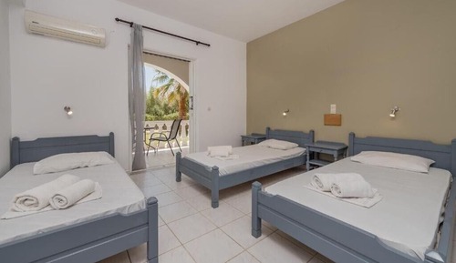 Habitación triple básica, vistas al jardín