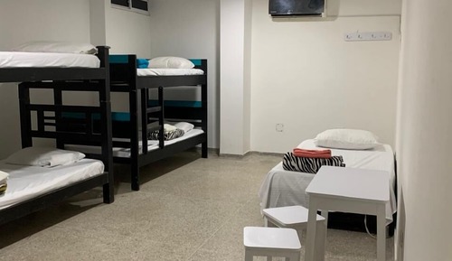 Dormitorio compartido familiar, varias camas