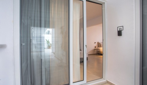 Habitación económica con 1 cama doble o 2 individuales, vistas al patio