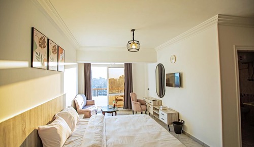 Habitación familiar, balcón, vistas al río