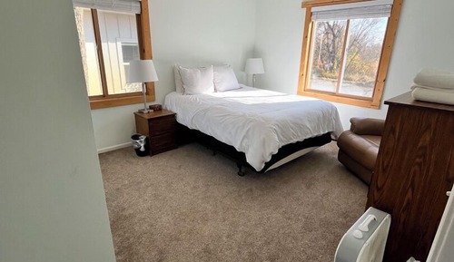 Classic Apartment, 1 Queen Bed, Lake View, Lakeside