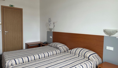 Habitación con 1 cama doble o 2 individuales