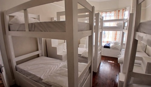 Dormitorio compartido económico, patio, vistas a la ciudad
