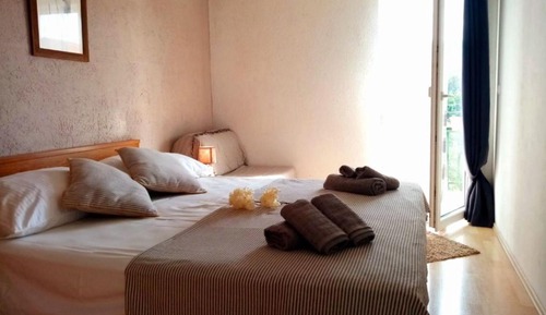 Apartamento (One Bedroom Apartment with Balcony an)