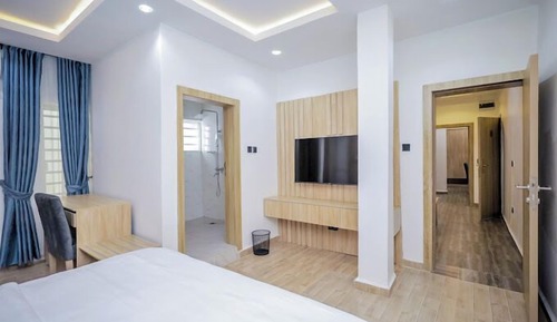 Comfort Room, Balcony, City View