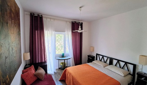 Habitación con 1 cama doble o 2 individuales, vistas al jardín