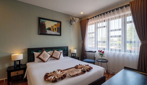 Habitación doble superior, 1 cama doble, baño privado, vistas a la ciudad