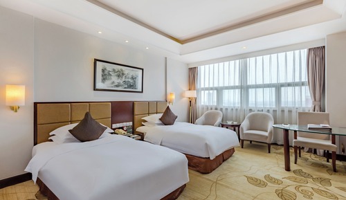 Habitación básica con 1 cama doble o 2 individuales, vistas a la ciudad