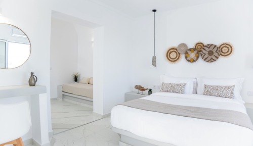 Habitación triple, vistas a la piscina