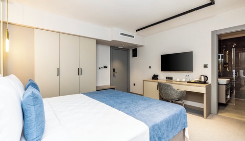 Habitación estándar con 1 cama doble o 2 individuales, vistas a la montaña