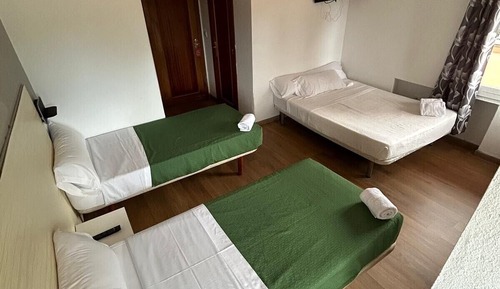 Habitación triple, vistas al jardín