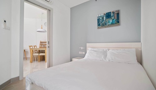 Apartment, 2 Bedrooms, Partial Lake View